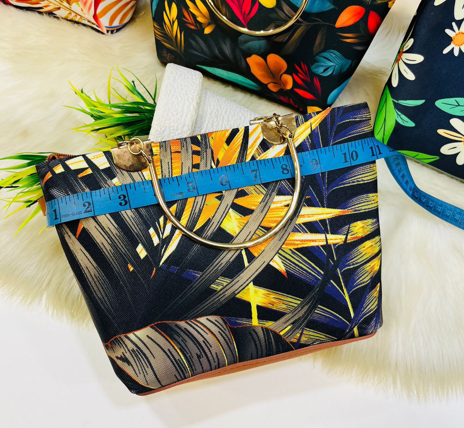 Printed Metal Handle Handbag & Crossbody Bag