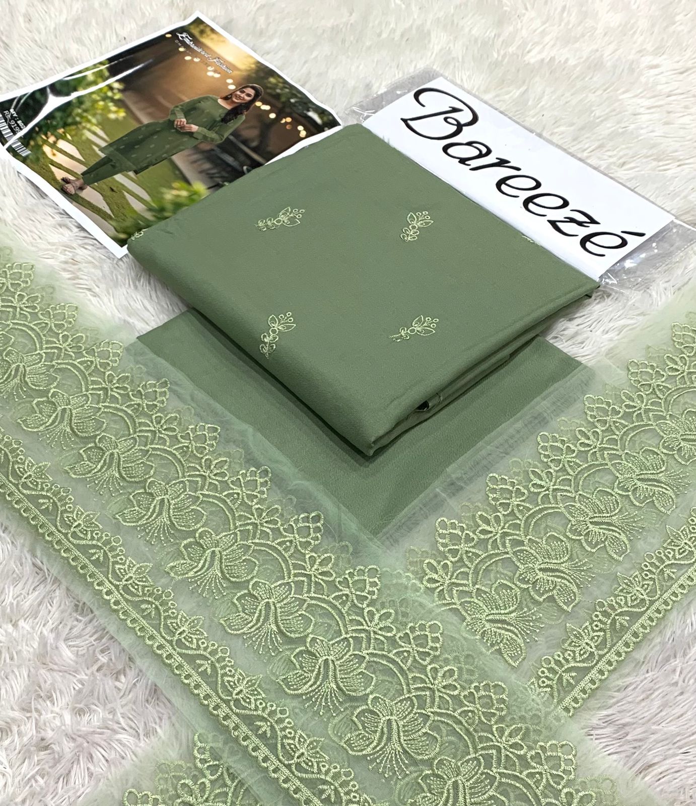 Elegant Embroidered 2-Piece Dhanak Suit – Premium Winter Collection 2025