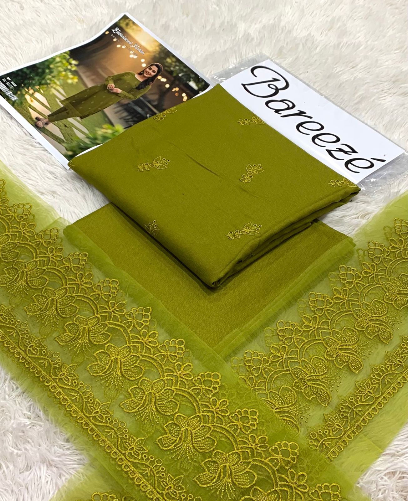 Elegant Embroidered 2-Piece Dhanak Suit – Premium Winter Collection 2025