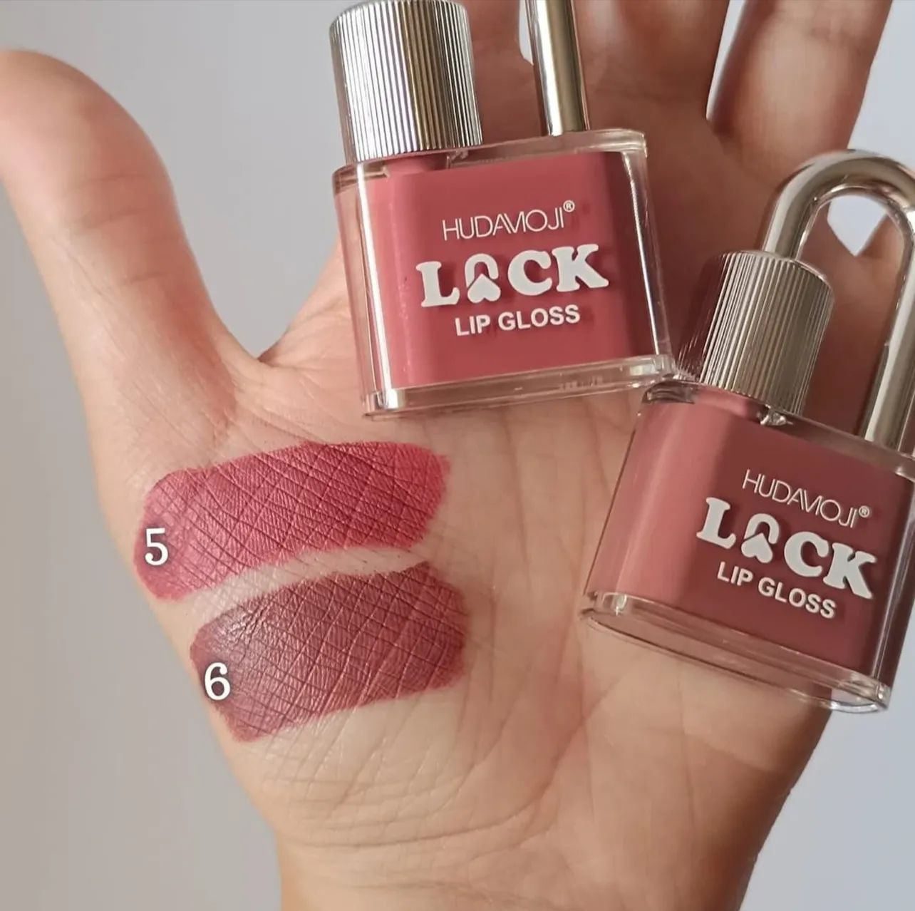 Long-Lasting Lock Lip Gloss Set – 6-Piece Shine Collection