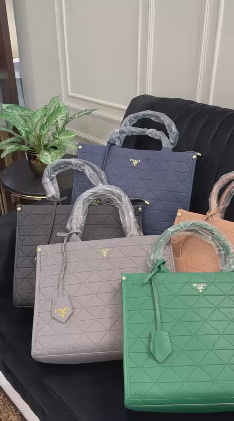 Imported stylish handbag for women with long belt and zipper Pakistan